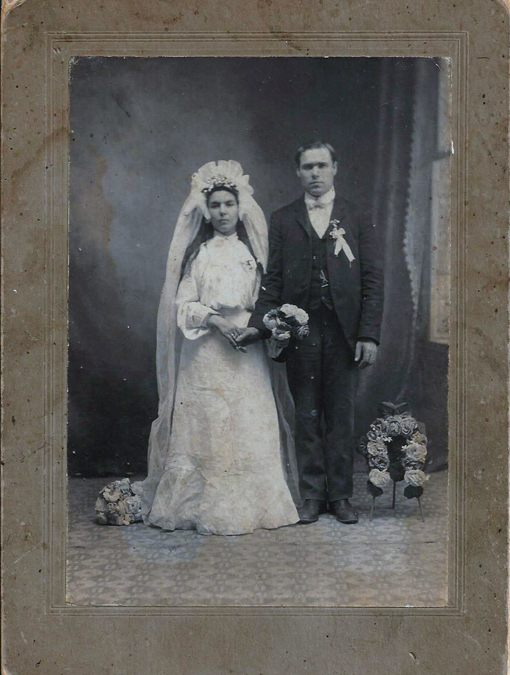 Unknown Couple (Good Luck Flowers)
